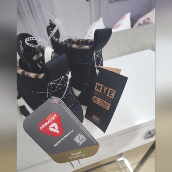 VANS Sk8- MTE 1 High Black And White Gum Size 7 Men 8.5 Women's Cool Weather - Picture 9 of 11